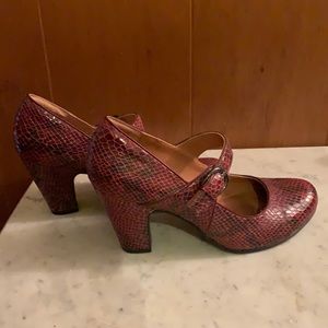 Softt cute snakeskin style Mary Janes